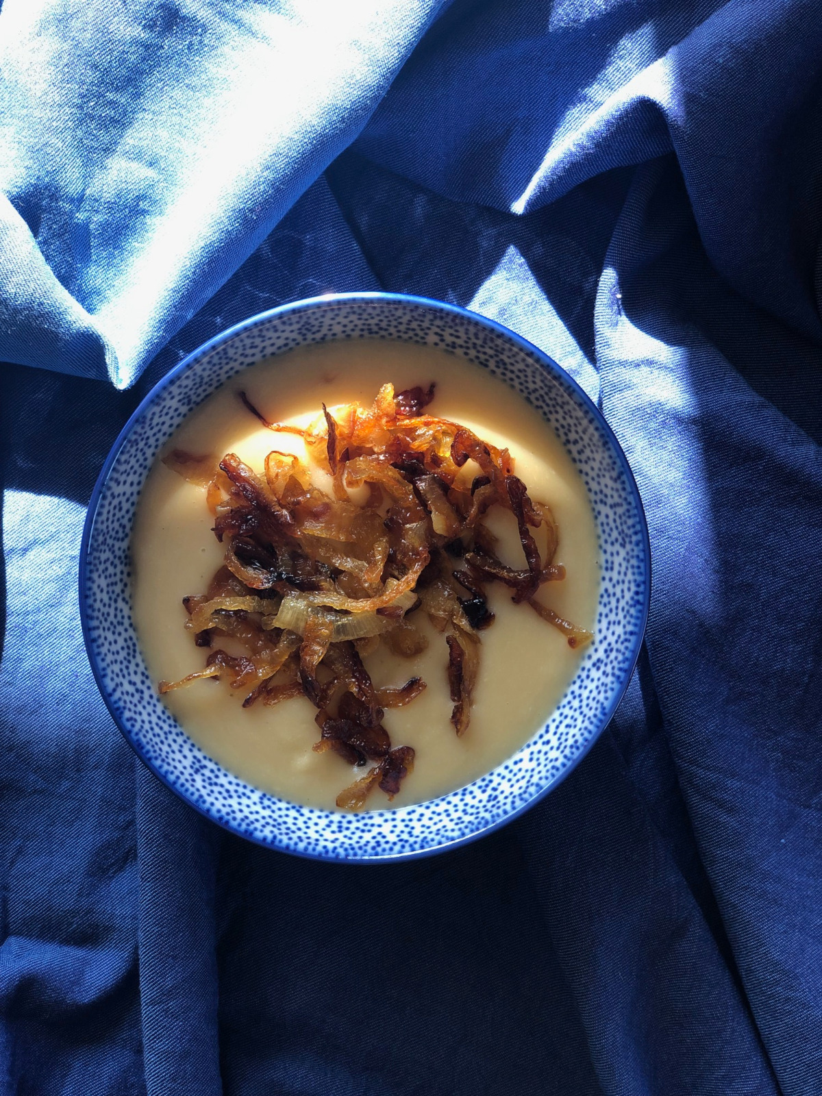 Hrachová kaše s cibulkou