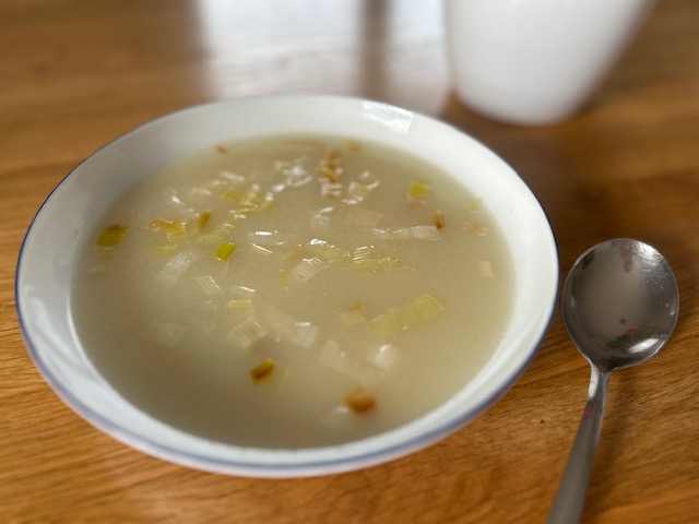 Pórková polévka s mandlovou smetanou